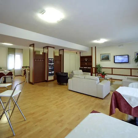 Hotel Cristallo 3*